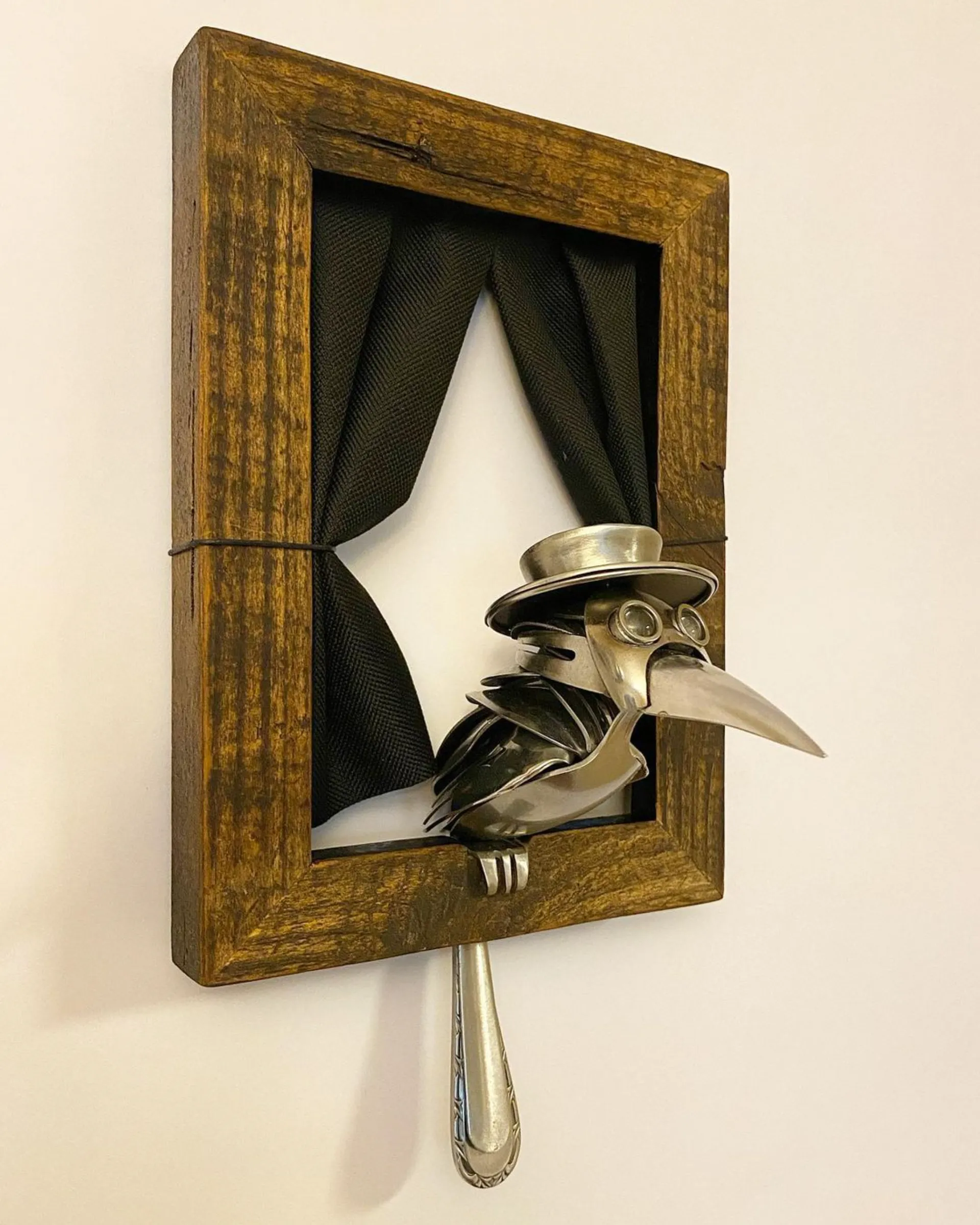 De nouvelles sculptures en couverts par Matt Wilson couteau fourchette cuillere oiseau 24 corbeau en couverts recyclés par Matt Wilson