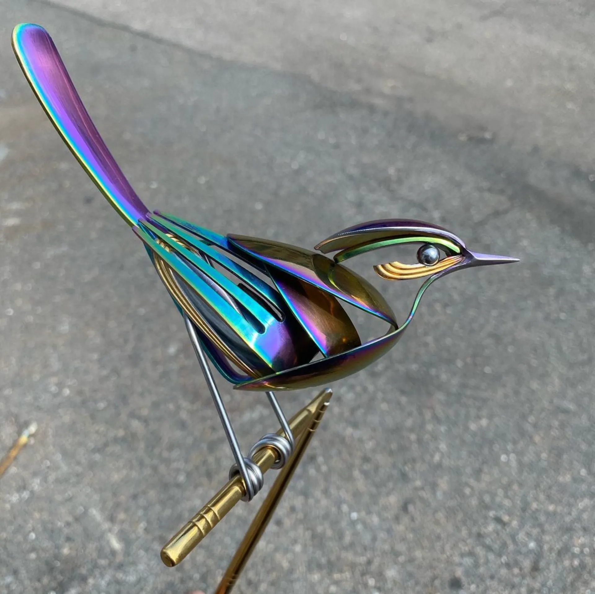 De nouvelles sculptures en couverts par Matt Wilson couteau fourchette cuillere oiseau 5 Sculpture d’oiseau avec plumes en cuillères par Matt Wilson
