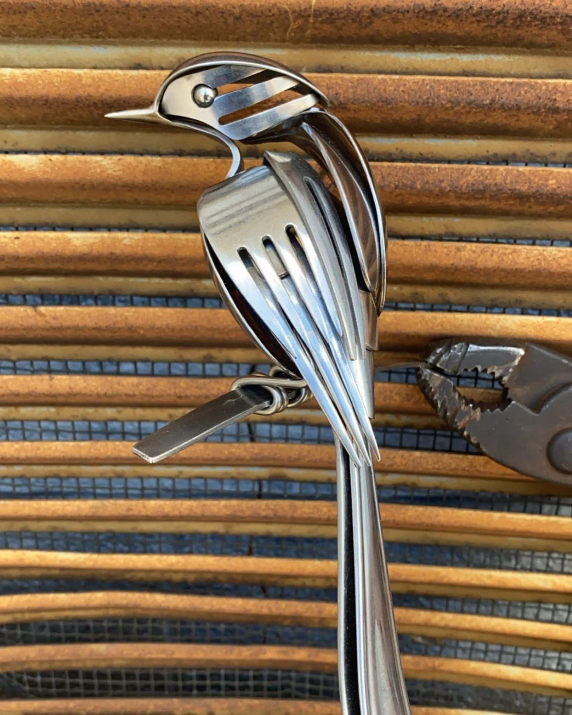 De nouvelles sculptures en couverts par Matt Wilson couteau fourchette cuillere oiseau 8 Oiseau en couteaux, fourchettes et cuillères par Matt Wilson
