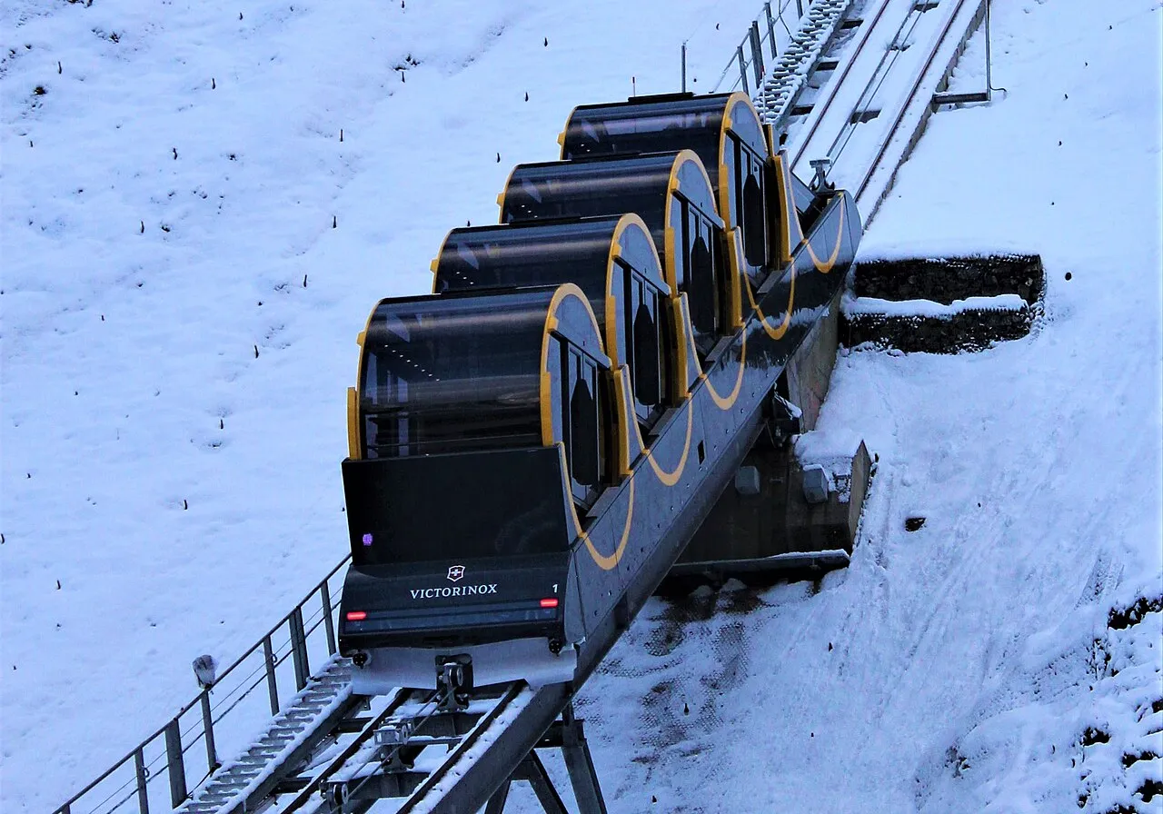 Le Stoosbahn, le funiculaire le plus pentu du monde Le Stoosbahn le funiculaire le plus pentu du monde 4 Le-Stoosbahn-le-funiculaire-le-plus-pentu-du-monde-4