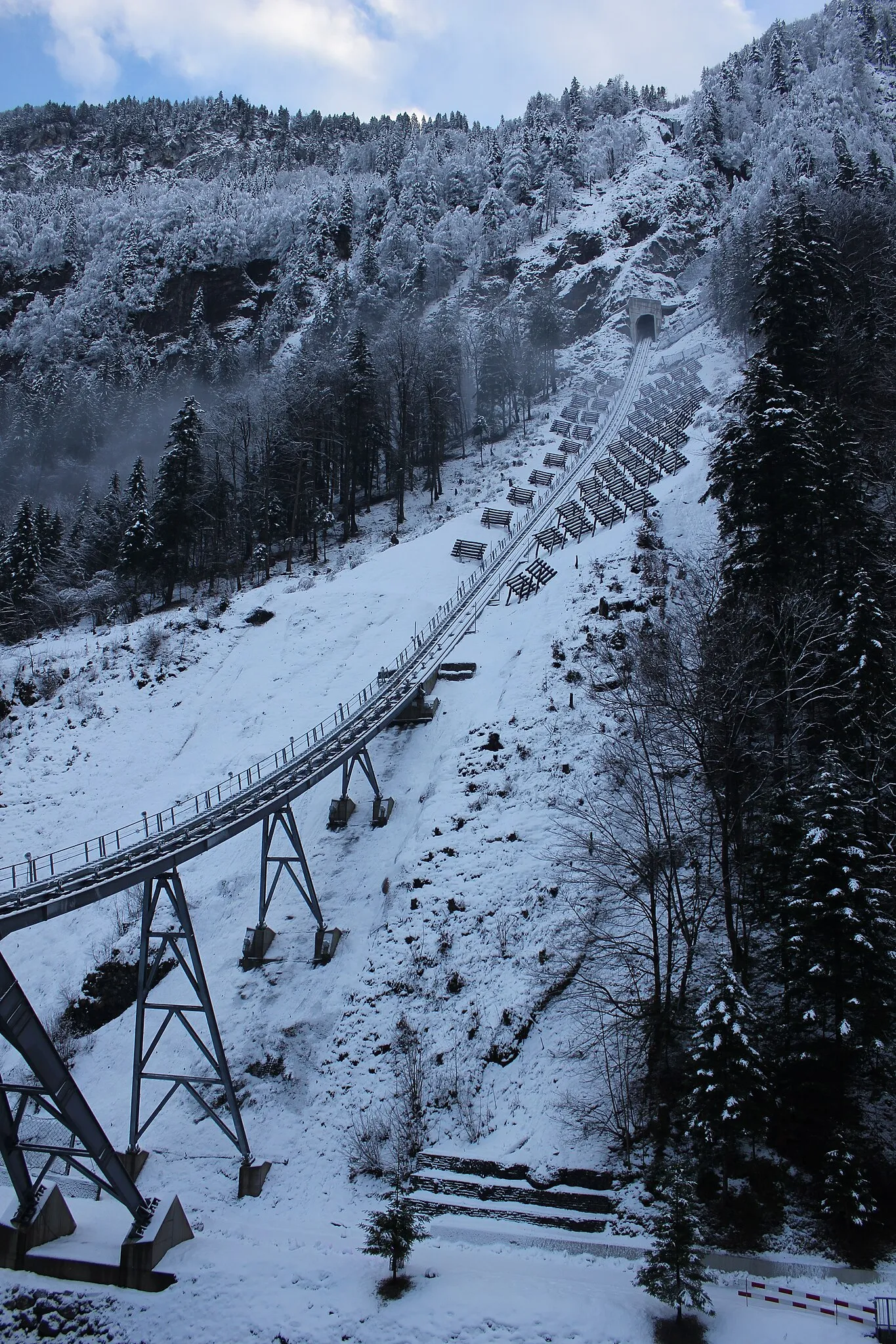 Le Stoosbahn, le funiculaire le plus pentu du monde Le Stoosbahn le funiculaire le plus pentu du monde 7 Le-Stoosbahn-le-funiculaire-le-plus-pentu-du-monde-2
