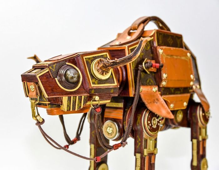Le recyclage de sacs Louis Vuitton en sculptures Star Wars par Gabriel Dishaw Le recyclage de sacs Louis Vuitton en sculptures star wars par Gabriel Dishaw 10 Le recyclage de sacs Louis Vuitton en sculptures Star Wars par Gabriel Dishaw 10