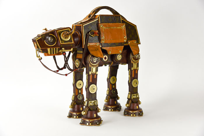 Le recyclage de sacs Louis Vuitton en sculptures Star Wars par Gabriel Dishaw Le recyclage de sacs Louis Vuitton en sculptures star wars par Gabriel Dishaw 3 Le recyclage de sacs Louis Vuitton en sculptures Star Wars par Gabriel Dishaw 3