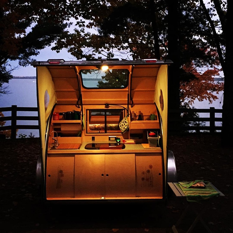 Le Vistabule : une remorque de camping vintage en forme de larme Le vistabule une remorque de camping vintage en forme de larme 8 Le vistabule : une remorque de camping vintage en forme de larme 8