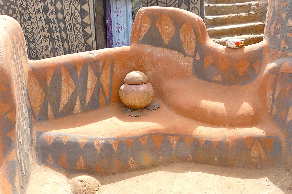 Les cases décorées du village de Tiébélé peuplé par les Kassena au Burkina Faso Les jolies cases decorees du village de Tiebele peuple par les Kassena au Burkina Faso 16 Les jolies cases décorées du village de Tiébélé peuplé par les Kassena au Burkina Faso 16