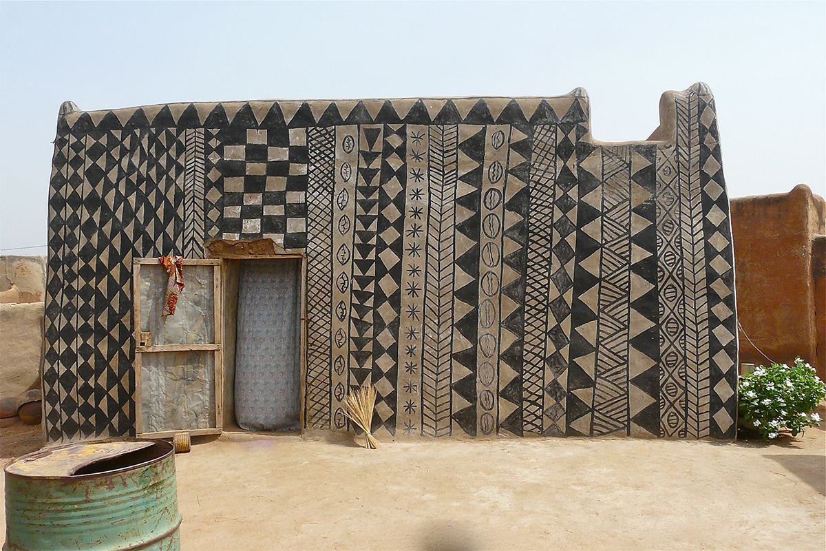 Les cases décorées du village de Tiébélé peuplé par les Kassena au Burkina Faso Les jolies cases decorees du village de Tiebele peuple par les Kassena au Burkina Faso 3 Les jolies cases décorées du village de Tiébélé peuplé par les Kassena au Burkina Faso 3