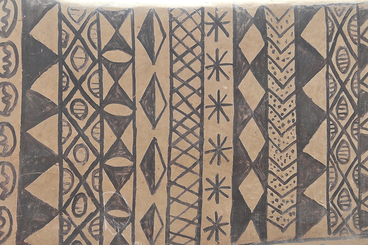 Les cases décorées du village de Tiébélé peuplé par les Kassena au Burkina Faso Les jolies cases decorees du village de Tiebele peuple par les Kassena au Burkina Faso 4 Les jolies cases décorées du village de Tiébélé peuplé par les Kassena au Burkina Faso 4