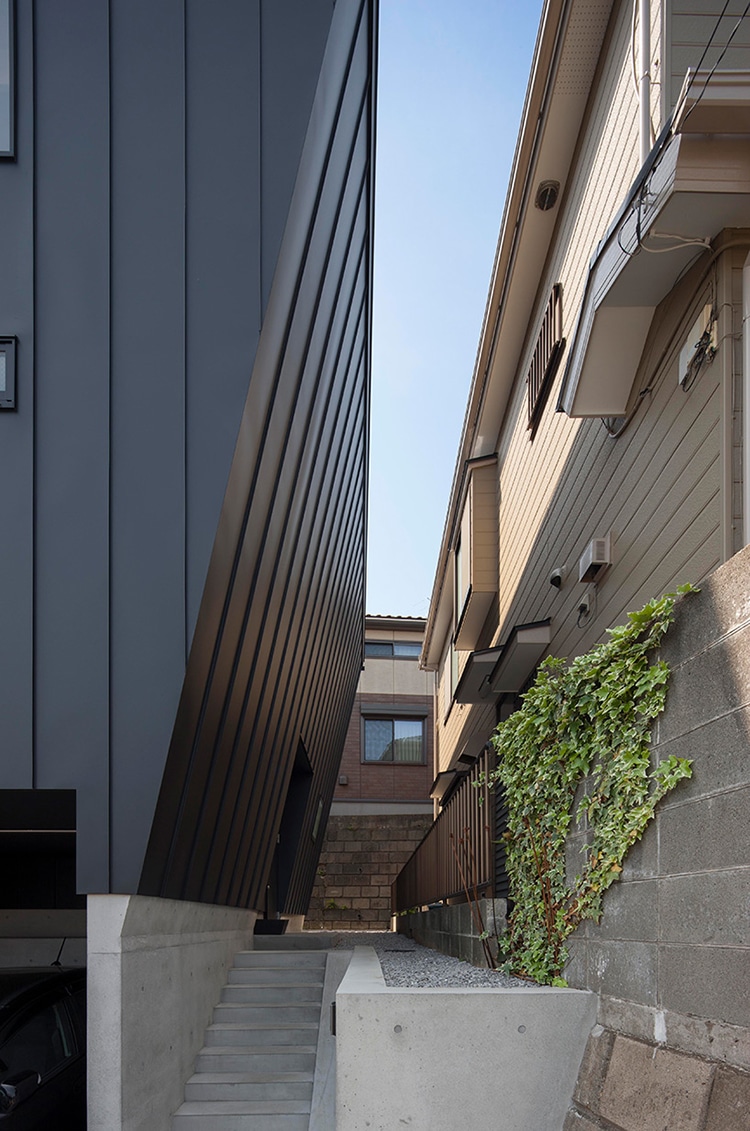 Une bibliothèque anti-sismique et escaladable signée Shinsuke Fujii une bibliotheque anti tremblement de terre par Shinsuke Fujii 7 Une bibliothèque anti-sismique et escaladable signée Shinsuke Fujii 7