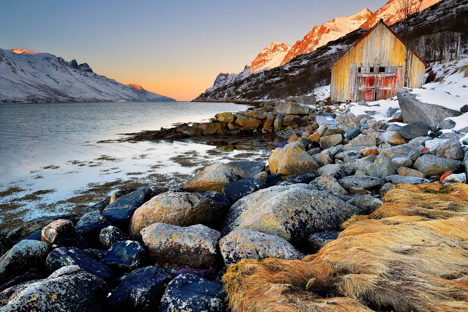 24 constructions de contes de fées en Norvège : entre architecture magique et nature sauvage 35 constructions de contes de fees de Norvege 17 35-constructions-de-contes-de-fees-de-Norvege-17 vieux hangar