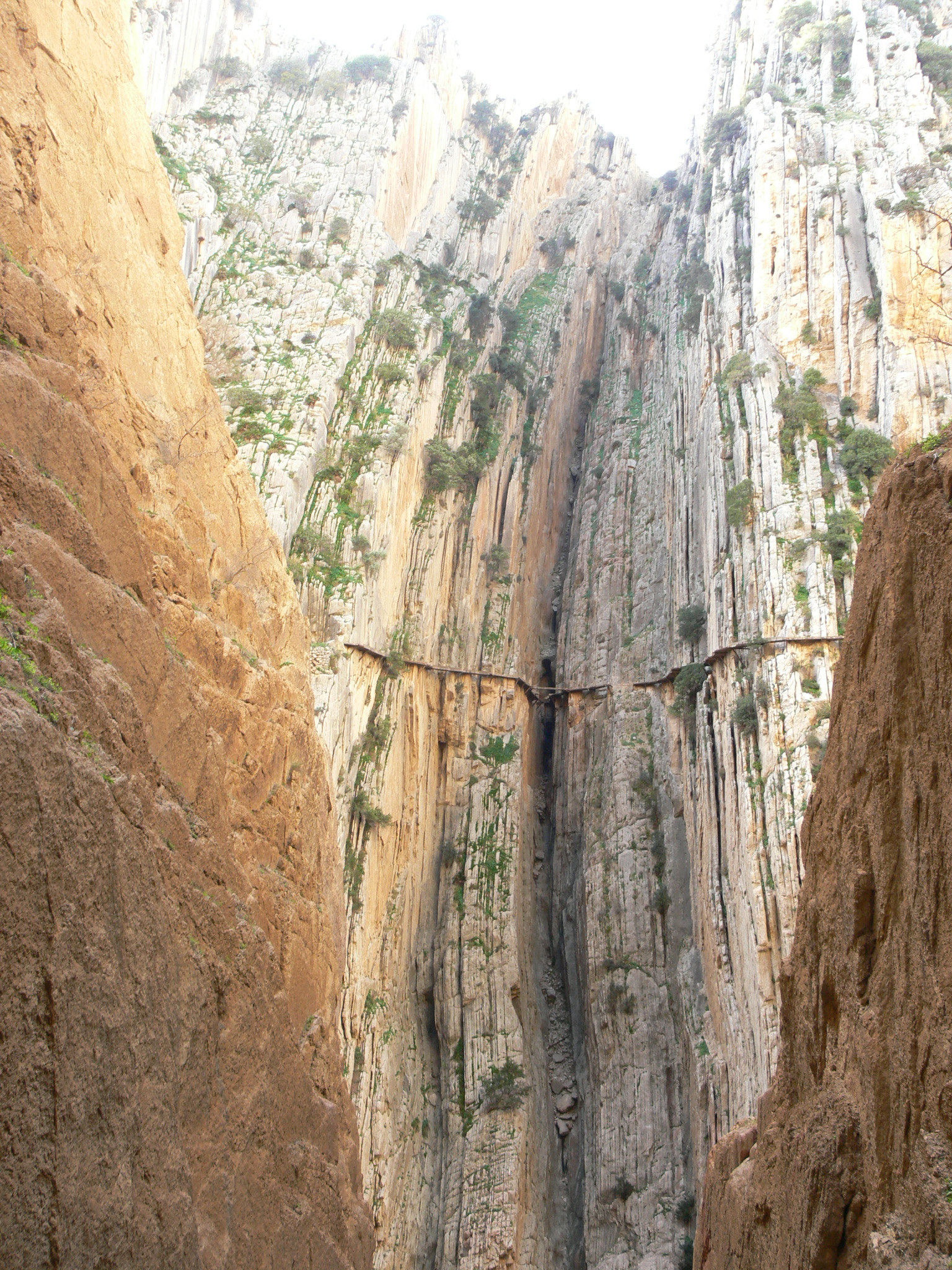 Caminito del Rey : Le chemin le plus dangereux du monde… avant sa sécurisation Caminito del Rey chemin le plus dangereux du monde 1 Caminito-del-Rey-chemin-le-plus-dangereux-du-monde-1