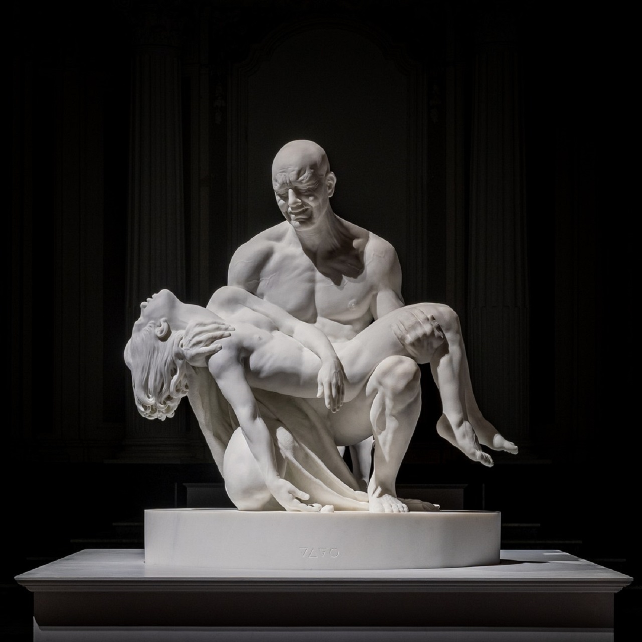 Jago, le sculpteur italien moderne qui donne vie au marbre JAGO Jacopo Cardillo Pieta compassion JAGO-Jacopo-Cardillo-Pieta-compassion