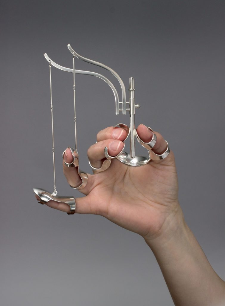 Les bijoux gestuels de Jennifer Crupi Les bijoux gestuels de Jennifer Crupi 3 Les-bijoux-gestuels-de-Jennifer-Crupi-3