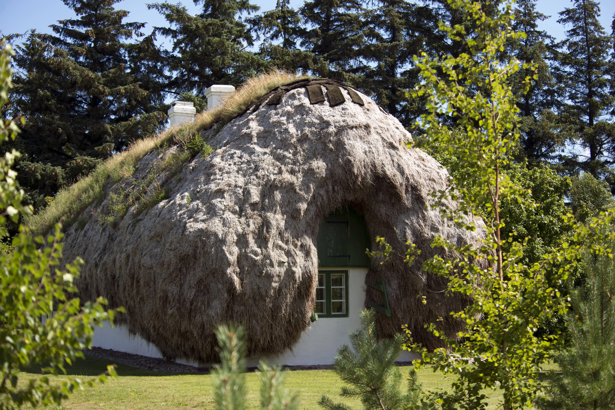 Les maisons au toit en algue de l'île de Læsø, patrimoine durable du Danemark Les maisons au toit en algue de l ile de Laeso danemark 1 Les-maisons-au-toit-en-algue-de-l-ile-de-Læso-danemark-1