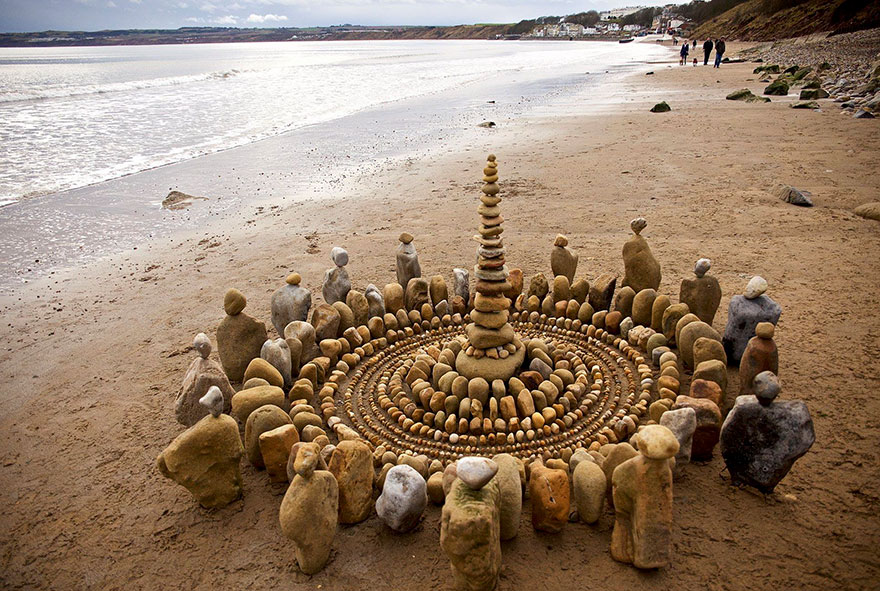 Les mandalas et cairns de pierres et autres de James Brunt Les mandalas et cairns de pierres de James Brunt 2 Les-mandalas-et-cairns-de-pierres-de-James-Brunt-2