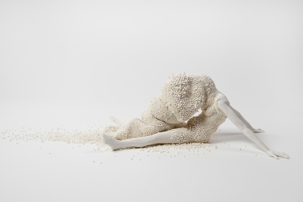 Claudia Fontes : quand l’humain lutte (en beauté) contre la nature Les sculptures de personnages luttant contre la nature de Claudia Fontes 2 Les-sculptures-de-personnages-luttant-contre-la-nature-de-Claudia-Fontes-2