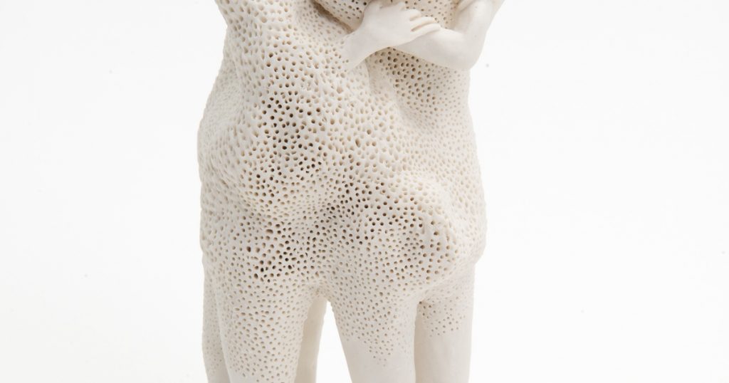 Claudia Fontes : quand l’humain lutte (en beauté) contre la nature Les sculptures de personnages luttant contre la nature de Claudia Fontes 6 Les-sculptures-de-personnages-luttant-contre-la-nature-de-Claudia-Fontes-6