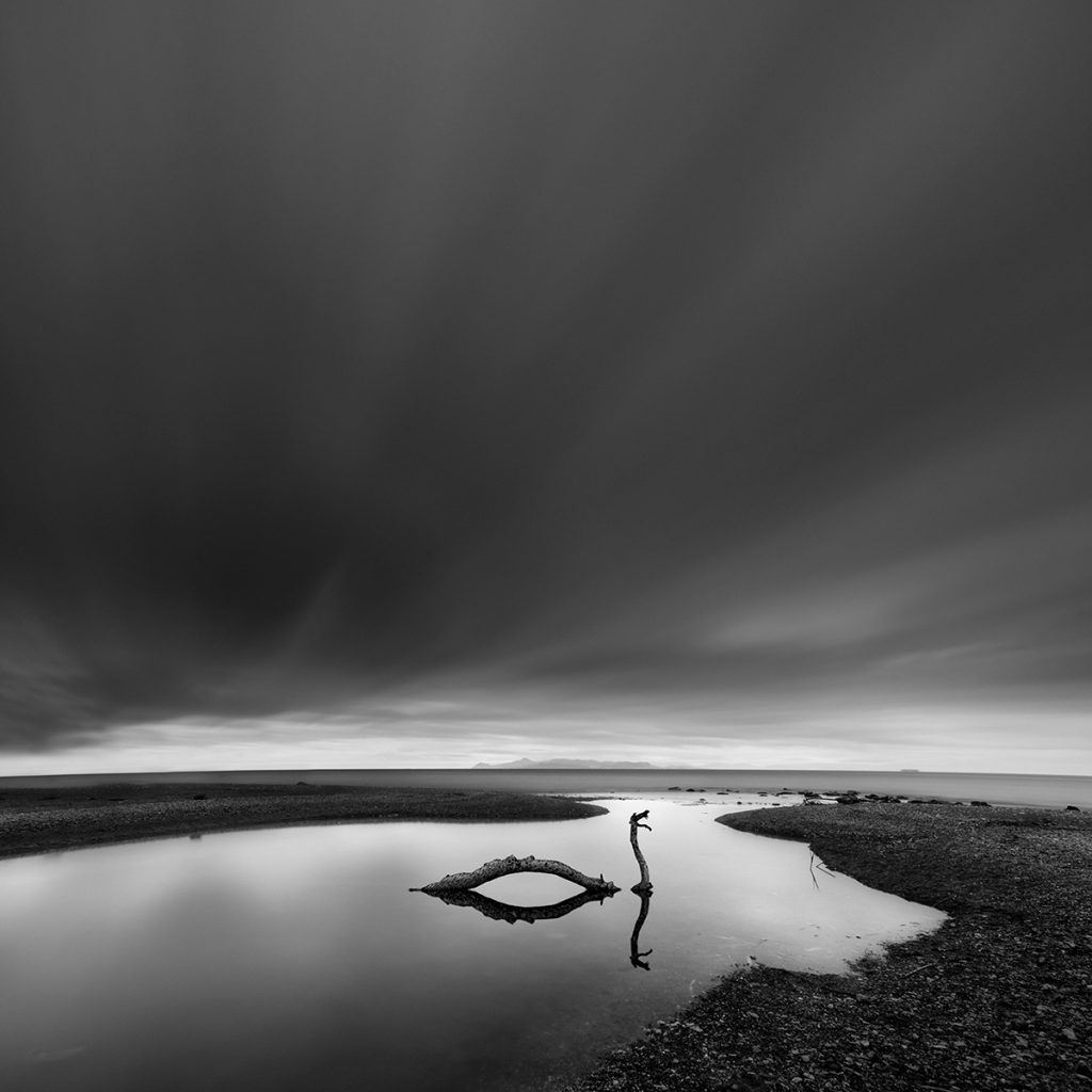 Secret Waters : la poésie aquatique en noir et blanc de George Digalakis Secret Waters de magnifiques photos en noir et blanc de l eau par George Digalakis 9 Secret-Waters-de-magnifiques-photos-en-noir-et-blanc-de-l-eau-par-George-Digalakis-9