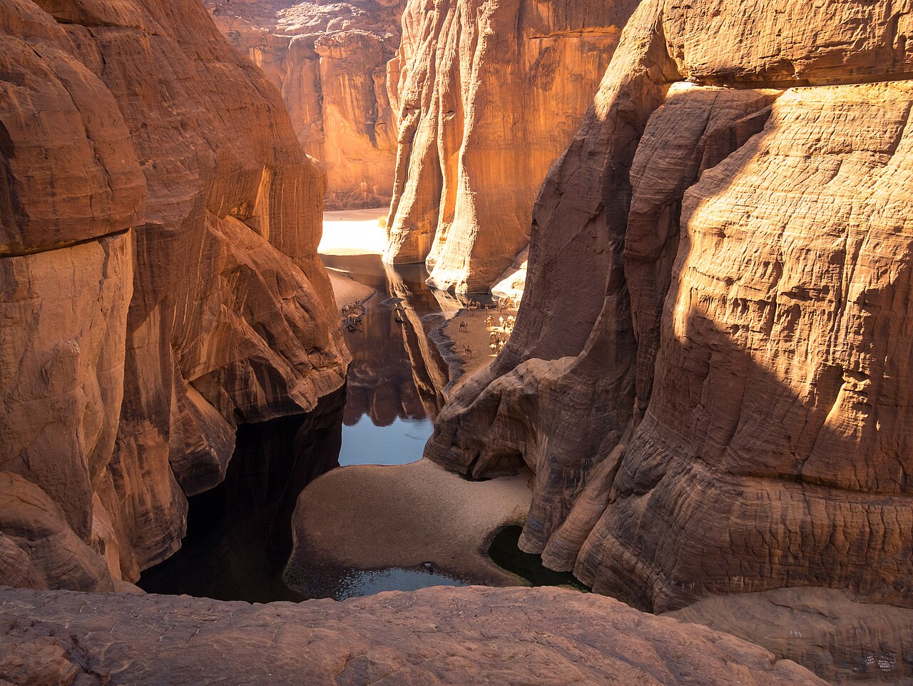Guelta d'Archei dans le plateau de l'Ennedi au Tchad Guelta d'Archei dans le plateau de l'Ennedi au Tchad