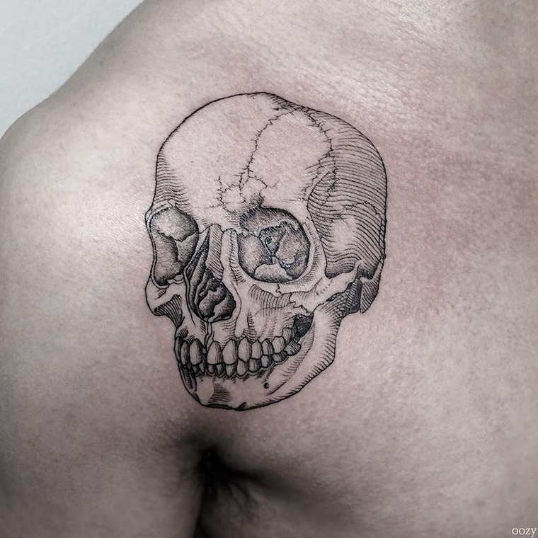 Le noir sublime du macabre : les tatouages envoûtants de Oozy les tatouages macabres noir et blanc de Oozy 9 les-tatouages-macabres-noir-et-blanc-de-Oozy-9