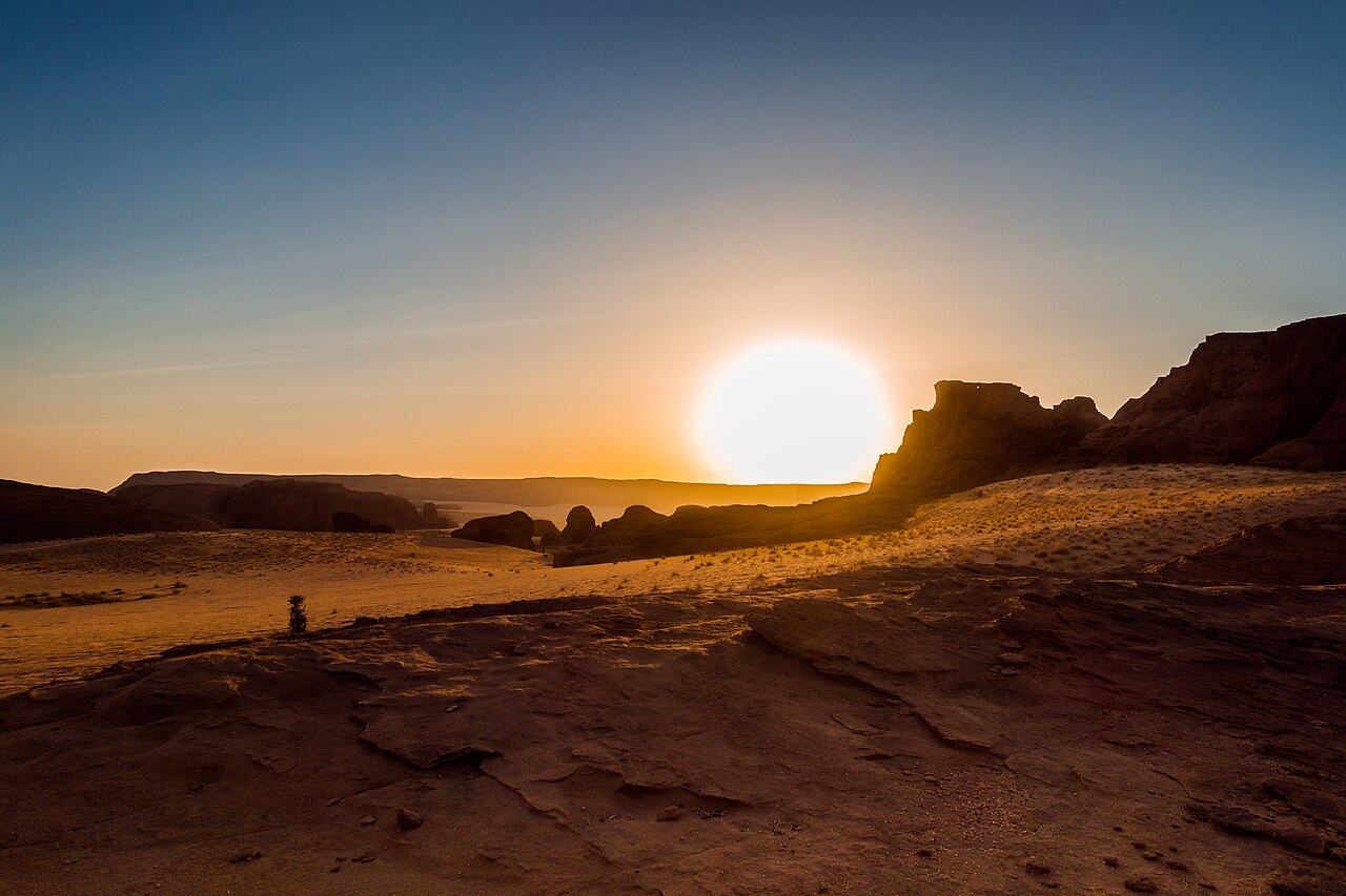 Plateau de grès de l'Ennedi dans le Sahara au Tchad Plateau de grès de l'Ennedi dans le Sahara au Tchad
