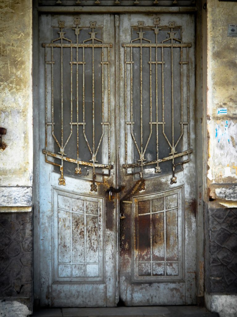 20 vieilles portes pleines de charme qui semblent raconter une histoire 20 exemples de la beaute des vieilles portes 20 20-exemples-de-la-beaute-des-vieilles-portes-20