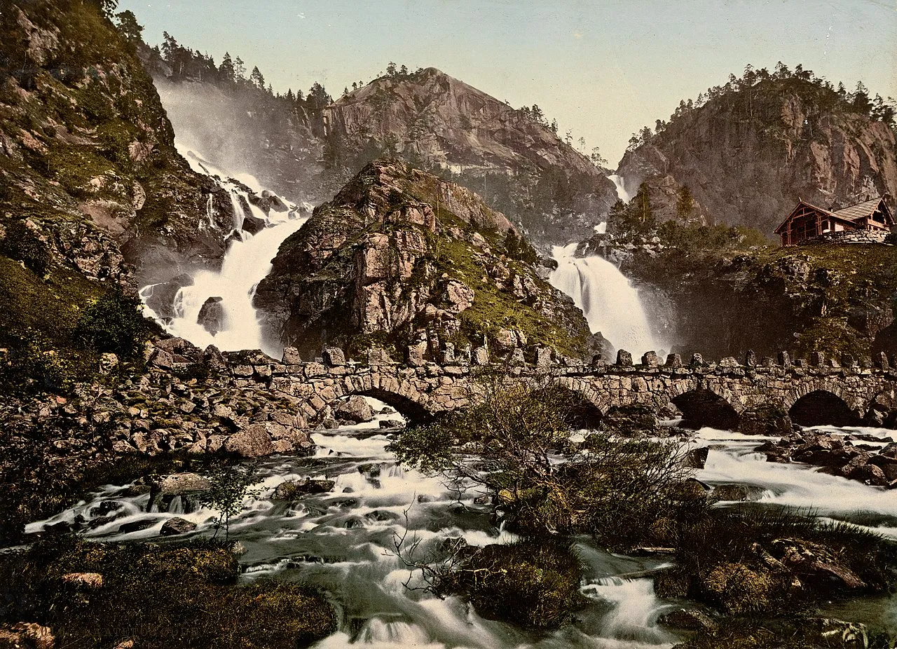 20 ponts mystiques qui semblent mener à un autre monde 20 ponts mystiques qui semblent mener dans un autre monde Latefossen norvege 2 20-ponts-mystiques-qui-semblent-mener-dans-un-autre-monde-Latefossen-norvege-2