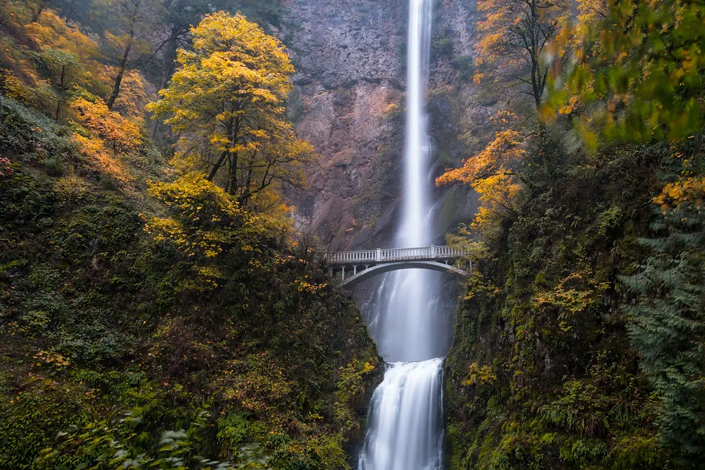 20 ponts mystiques qui semblent mener à un autre monde 20 ponts mystiques qui semblent mener dans un autre monde Multnomah Falls usa 20-ponts-mystiques-qui-semblent-mener-dans-un-autre-monde-Multnomah-Falls-usa