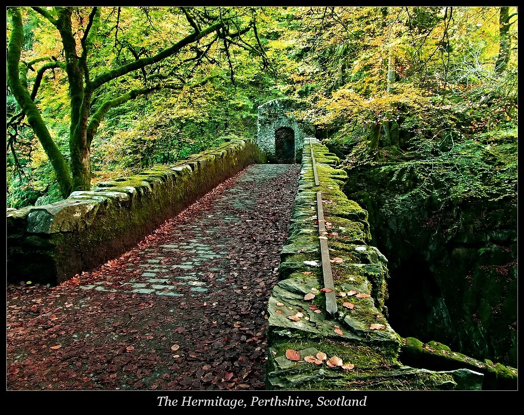 20 ponts mystiques qui semblent mener à un autre monde 20 ponts mystiques qui semblent mener dans un autre monde hermitage bridge ecosse 1 20-ponts-mystiques-qui-semblent-mener-dans-un-autre-monde-hermitage-bridge-ecosse-1