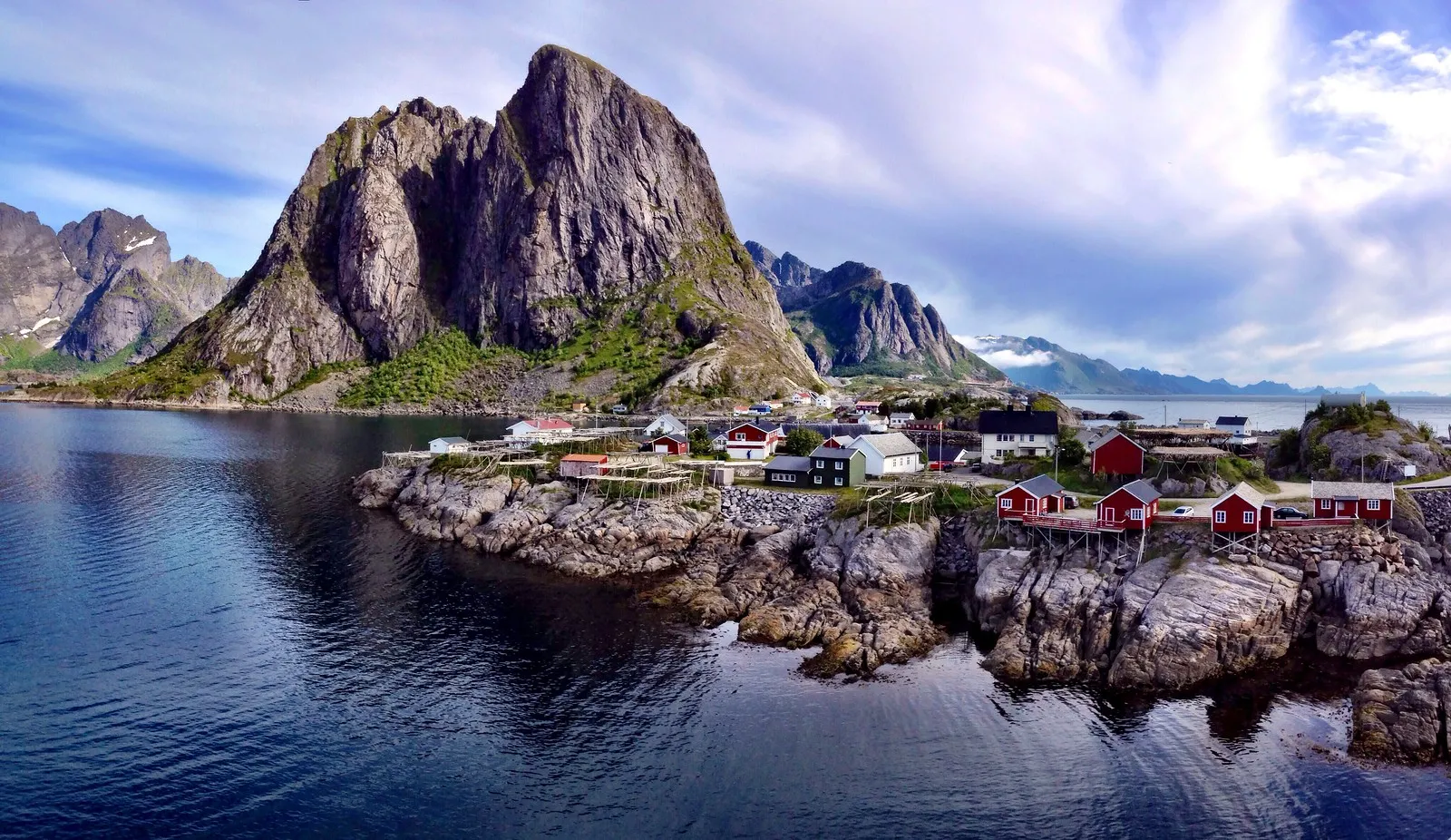 La douceur et la beauté des îles Lofoten, anomalies du cercle arctique La douceur et la beaute des iles Lofoten anomalies du cercle arctique 25 La-douceur-et-la-beaute-des-iles-Lofoten-anomalies-du-cercle-arctique-25