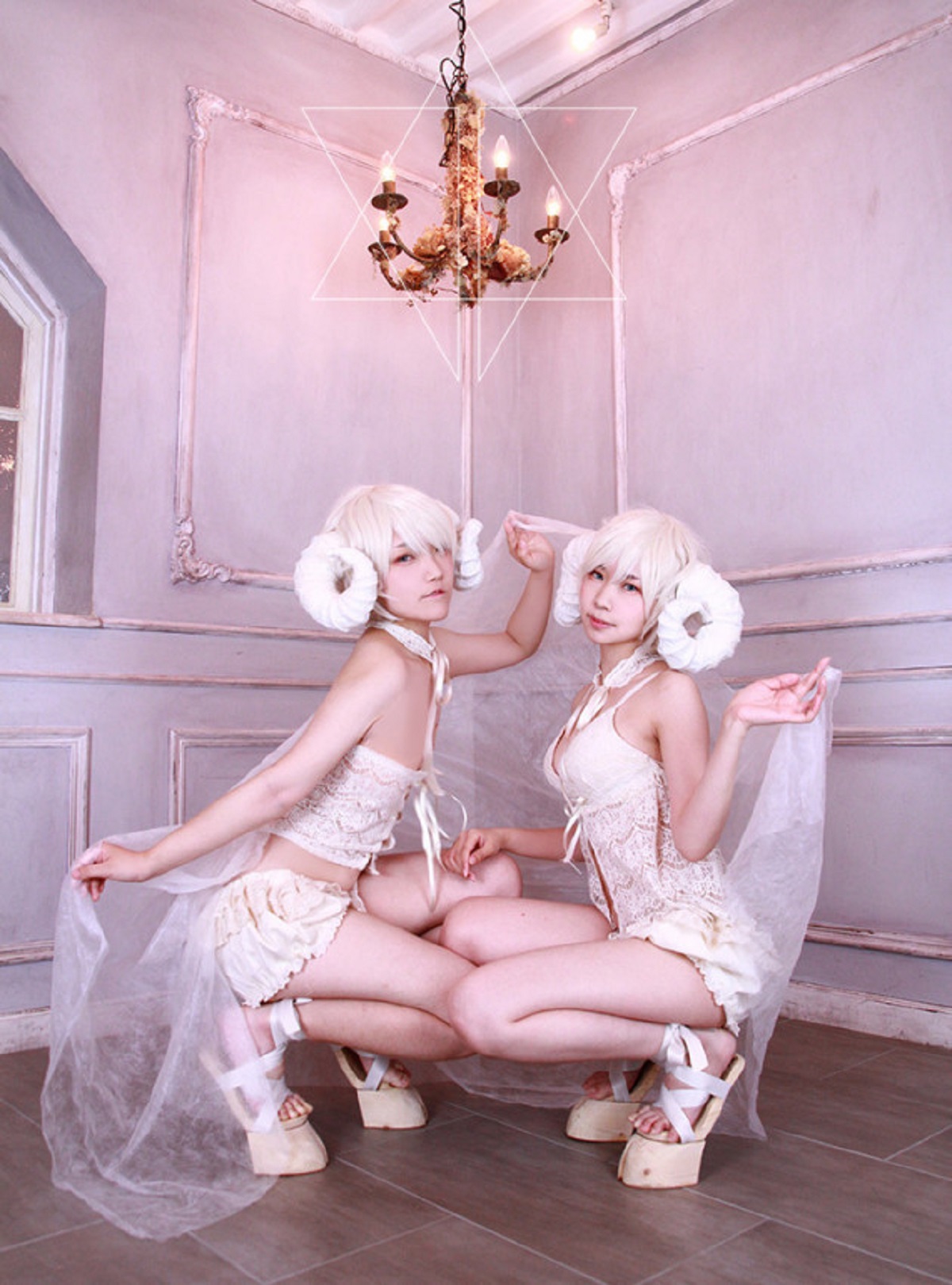 Walpurgis : la boutique japonaise qui vend des sandales-sabots à 400 € Une boutique japonaise vend des sandales sabots 4 1 Une-boutique-japonaise-vend-des-sandales-sabots-4