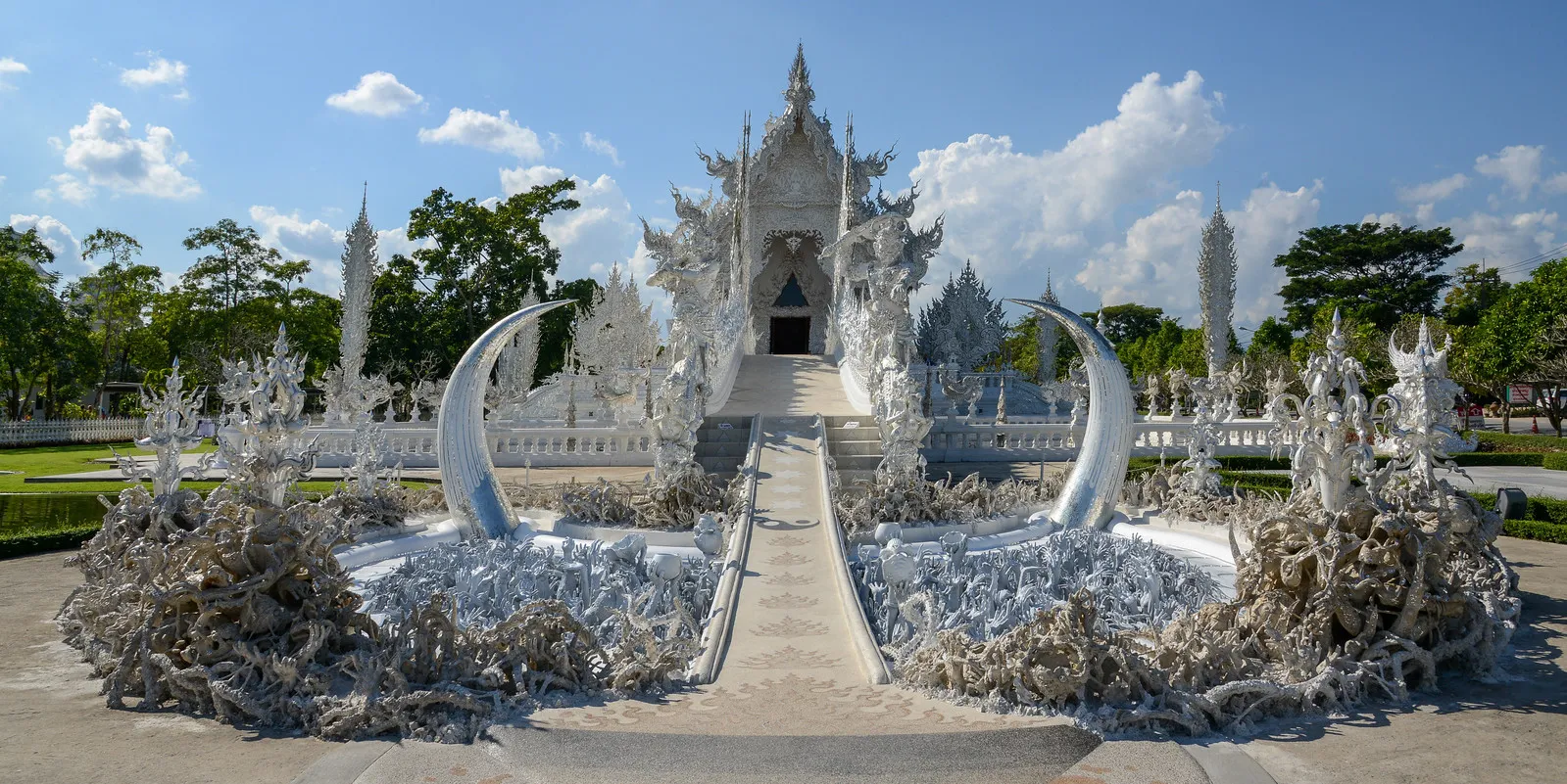 Wat Rong Khun, le temple blanc Wat Rong Khun le temple blanc 21 pont Wat-Rong-Khun-le-temple-blanc-21-pont