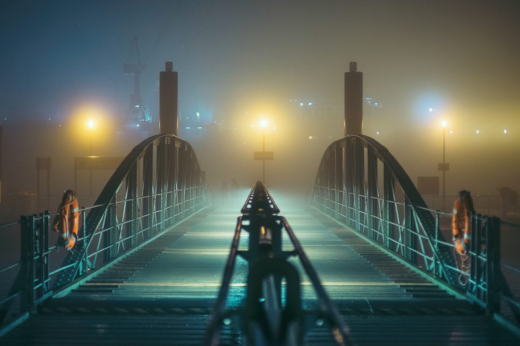 What The Fog? Nuit de brouillard à Hambourg par Mark Broyer What The Fog Nuit de brouillard a Hambourg par Mark Broyer 3 What-The-Fog-Nuit-de-brouillard-a-Hambourg-par-Mark-Broyer-3