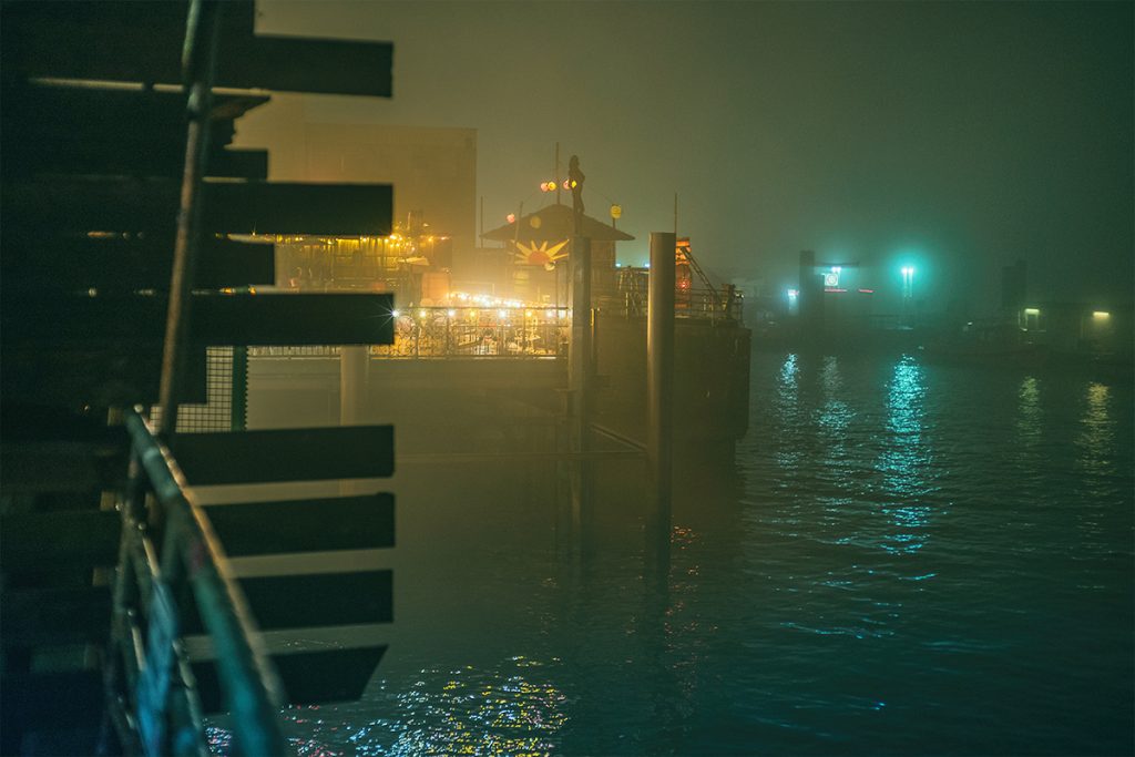 What The Fog? Nuit de brouillard à Hambourg par Mark Broyer What The Fog Nuit de brouillard a Hambourg par Mark Broyer 7 What-The-Fog-Nuit-de-brouillard-a-Hambourg-par-Mark-Broyer-7