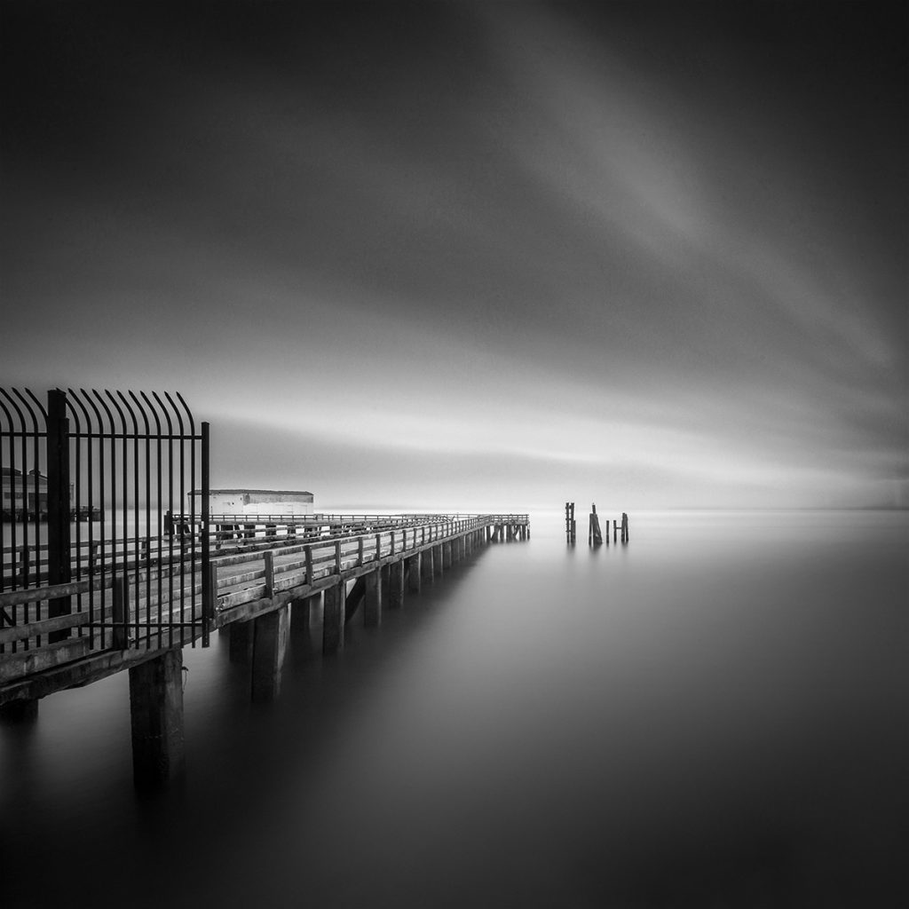Absence - des paysages marins en noir et blanc par Pygmalion Karatzas absence des paysages marins en noir et blanc par Pygmalion Karatzas 11 san francisco absence-des-paysages-marins-en-noir-et-blanc-par-Pygmalion-Karatzas-11-san-francisco