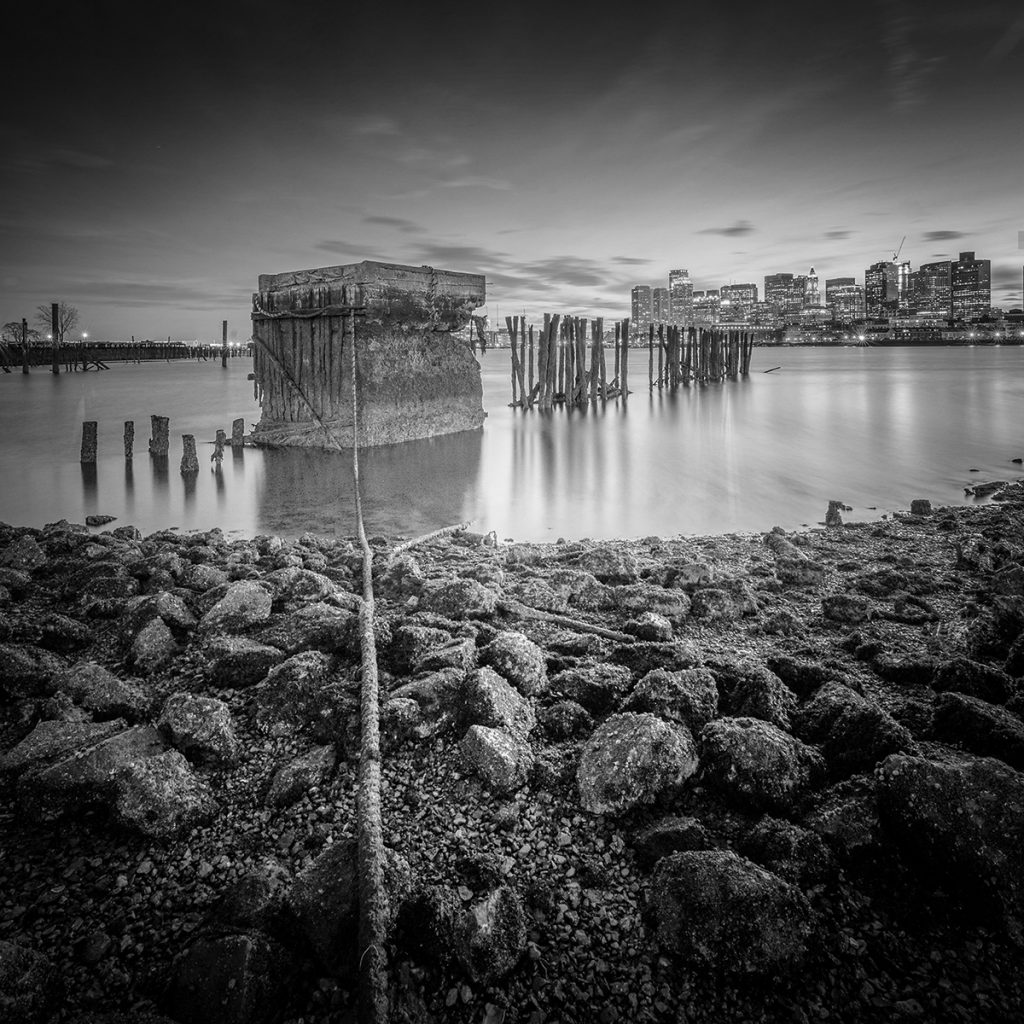 Absence - des paysages marins en noir et blanc par Pygmalion Karatzas absence des paysages marins en noir et blanc par Pygmalion Karatzas 12 boston absence-des-paysages-marins-en-noir-et-blanc-par-Pygmalion-Karatzas-12-boston