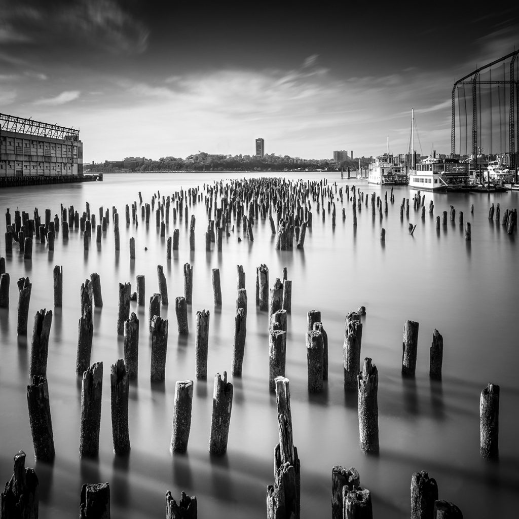 Absence - des paysages marins en noir et blanc par Pygmalion Karatzas absence des paysages marins en noir et blanc par Pygmalion Karatzas 13 new york absence-des-paysages-marins-en-noir-et-blanc-par-Pygmalion-Karatzas-13-new-york