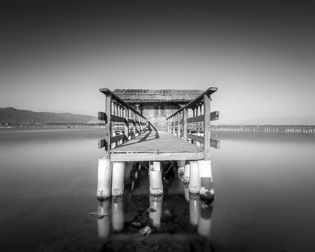 Absence - des paysages marins en noir et blanc par Pygmalion Karatzas absence des paysages marins en noir et blanc par Pygmalion Karatzas 4 mesolongi absence-des-paysages-marins-en-noir-et-blanc-par-Pygmalion-Karatzas-4-mesolongi