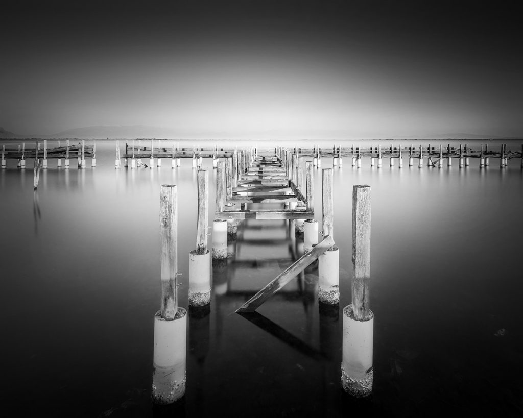 Absence - des paysages marins en noir et blanc par Pygmalion Karatzas absence des paysages marins en noir et blanc par Pygmalion Karatzas 5 mesolongi absence-des-paysages-marins-en-noir-et-blanc-par-Pygmalion-Karatzas-5-mesolongi