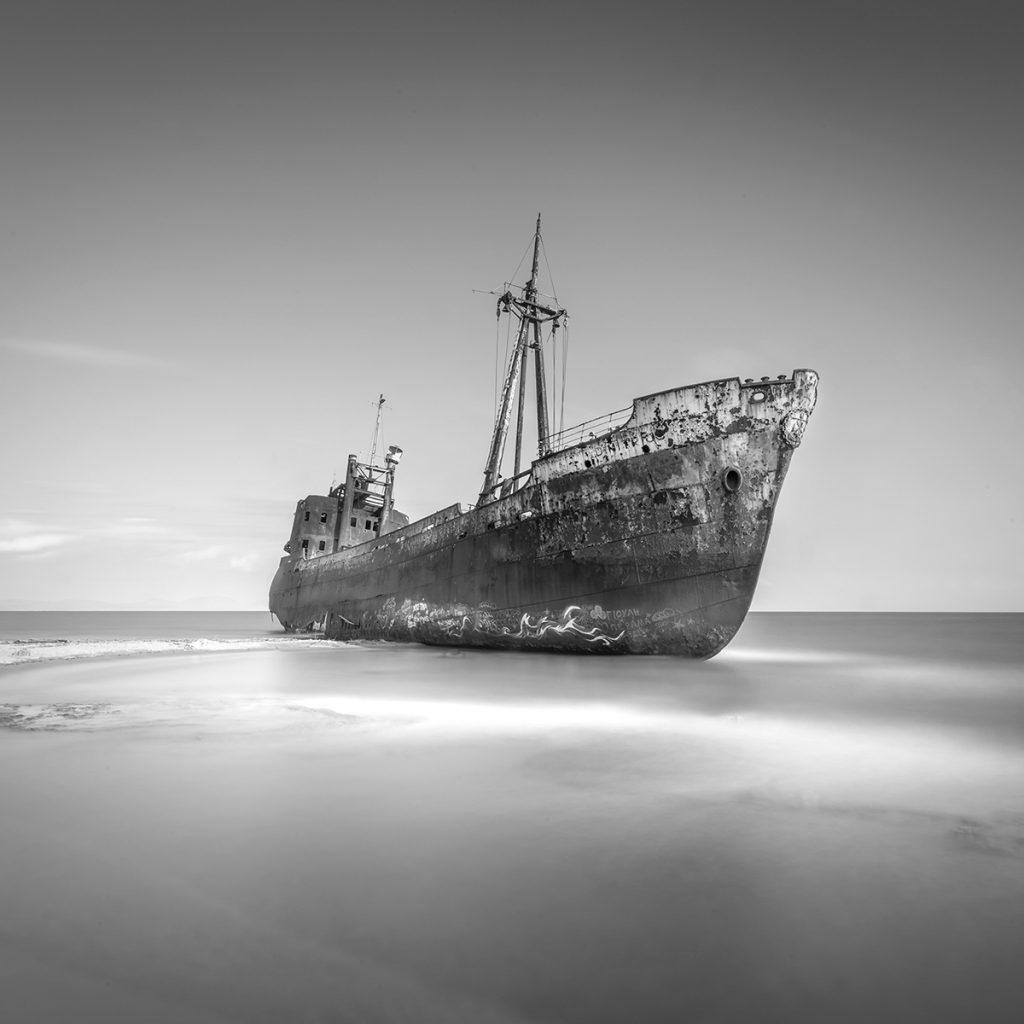 Absence - des paysages marins en noir et blanc par Pygmalion Karatzas absence des paysages marins en noir et blanc par Pygmalion Karatzas 9 gythio absence-des-paysages-marins-en-noir-et-blanc-par-Pygmalion-Karatzas-9-gythio