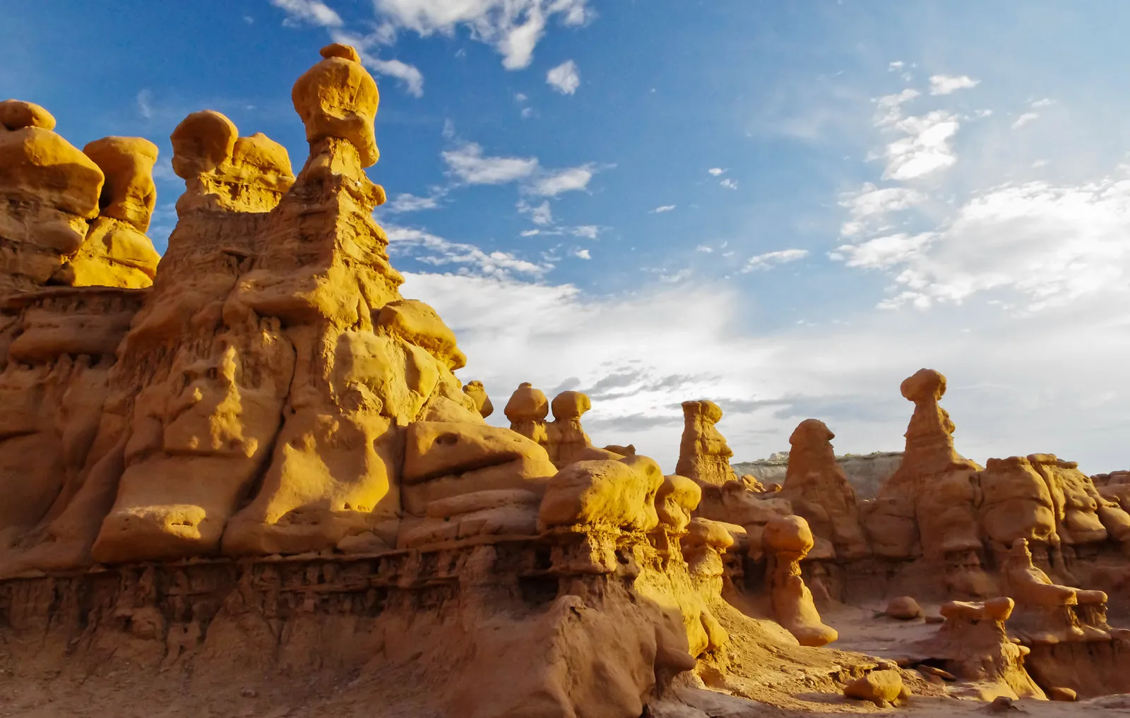 Goblin Valley State Park : la vallée des petits diablotins de pierre goblin valley state park vallee des gobelins 11 goblin-valley-state-park-vallee-des-gobelins-11