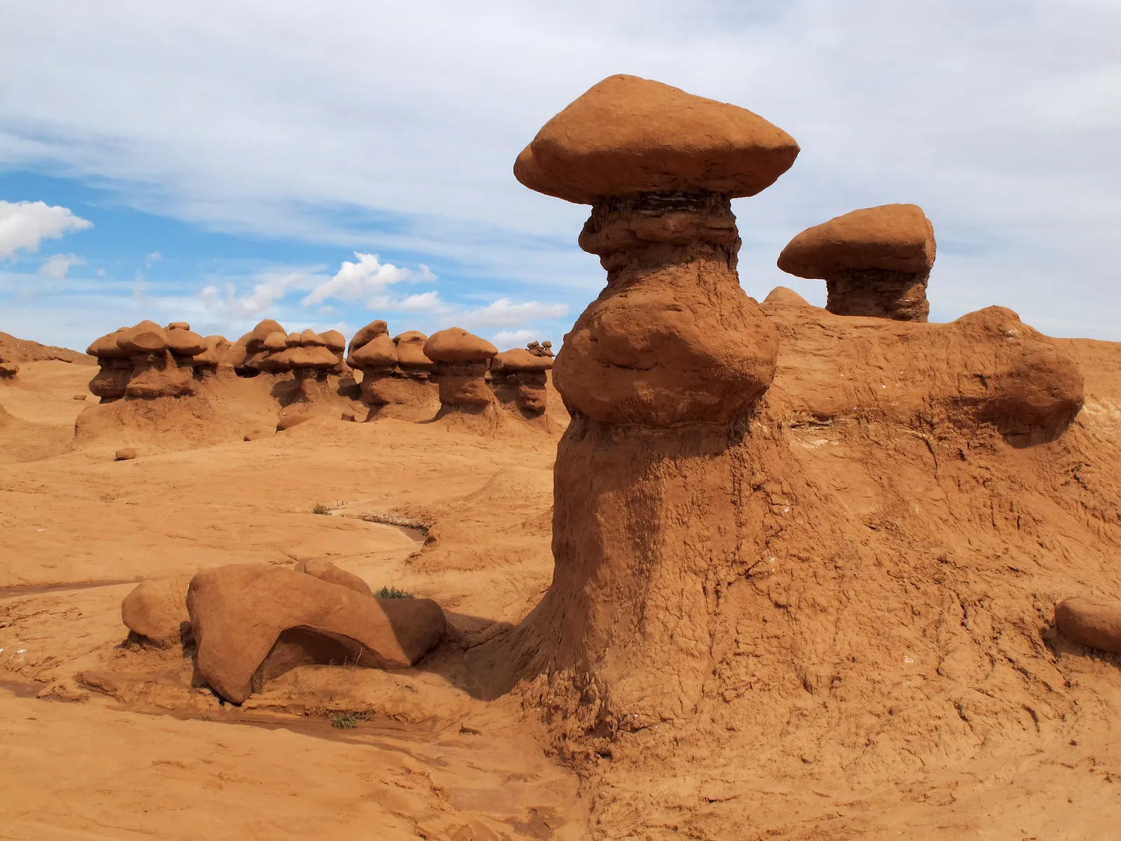 Goblin Valley State Park : la vallée des petits diablotins de pierre goblin valley state park vallee des gobelins 4 goblin-valley-state-park-vallee-des-gobelins-4