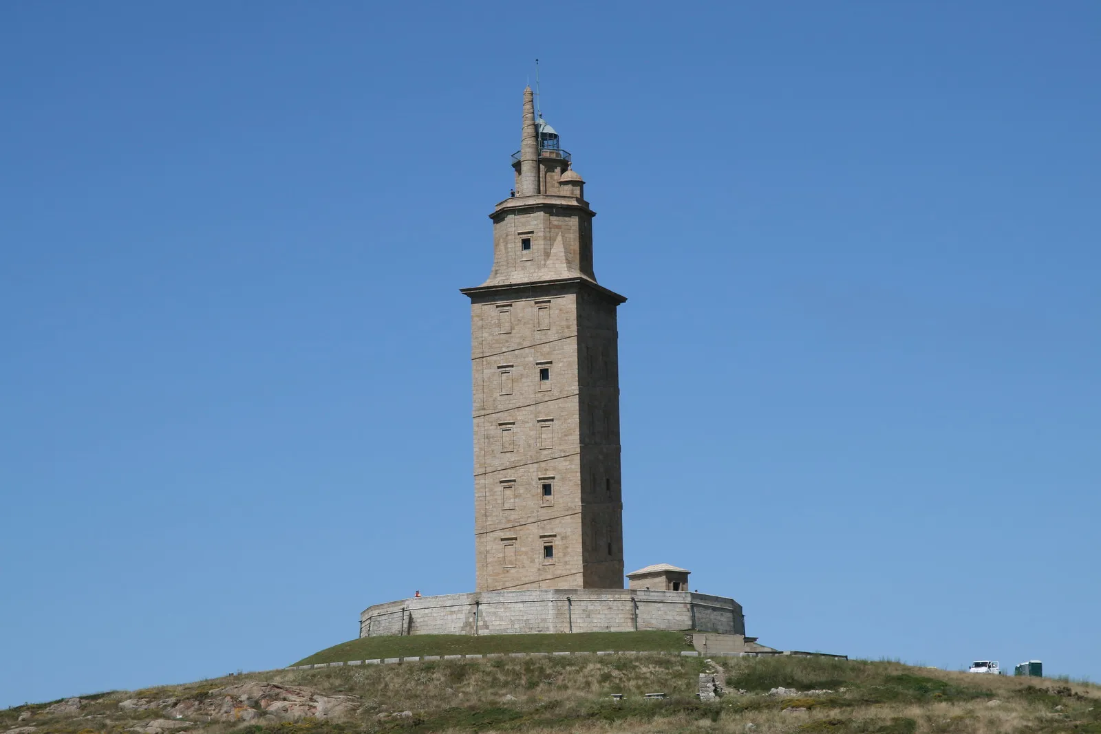 La tour d'Hercule : le plus vieux phare du monde encore en activité la tour d hercule plus vieux phare du monde en activite 2 la-tour-d-hercule-plus-vieux-phare-du-monde-en-activite-2