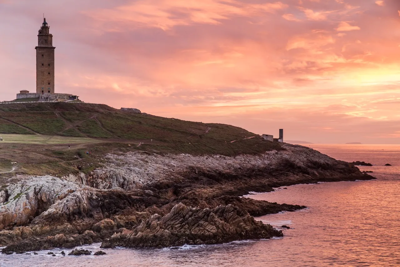 La tour d'Hercule : le plus vieux phare du monde encore en activité la tour d hercule plus vieux phare du monde en activite 6 la-tour-d-hercule-plus-vieux-phare-du-monde-en-activite-6