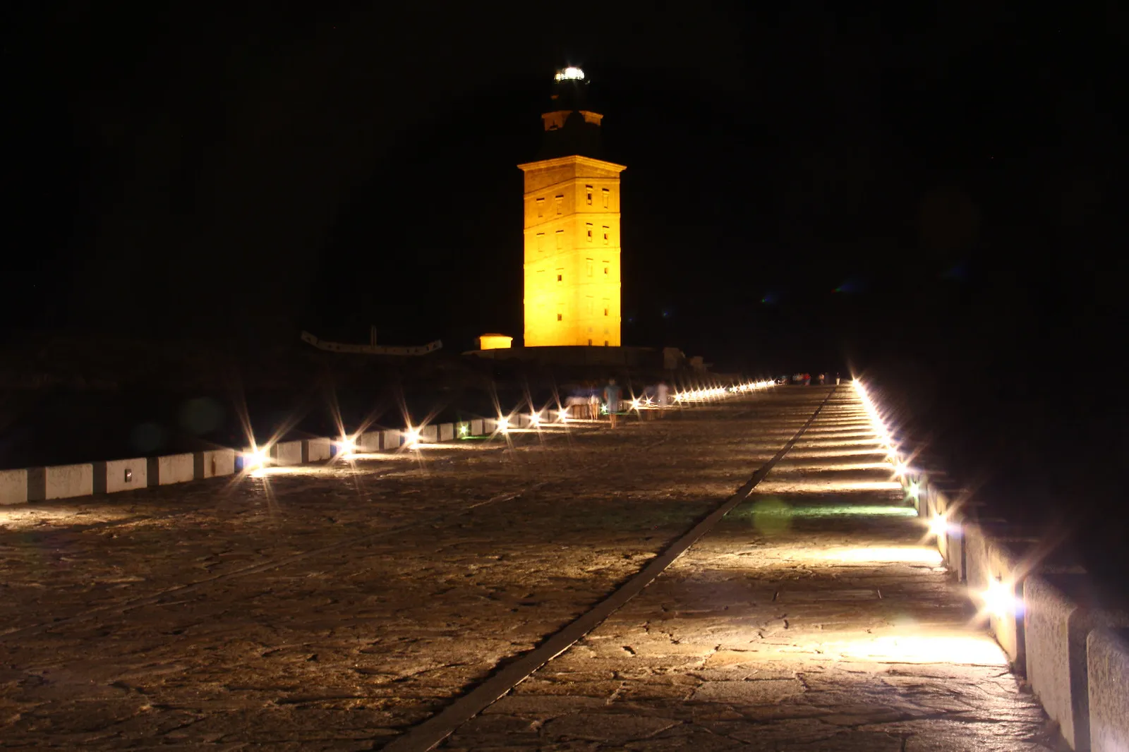La tour d'Hercule : le plus vieux phare du monde encore en activité la tour d hercule plus vieux phare du monde en activite 9 la-tour-d-hercule-plus-vieux-phare-du-monde-en-activite-9