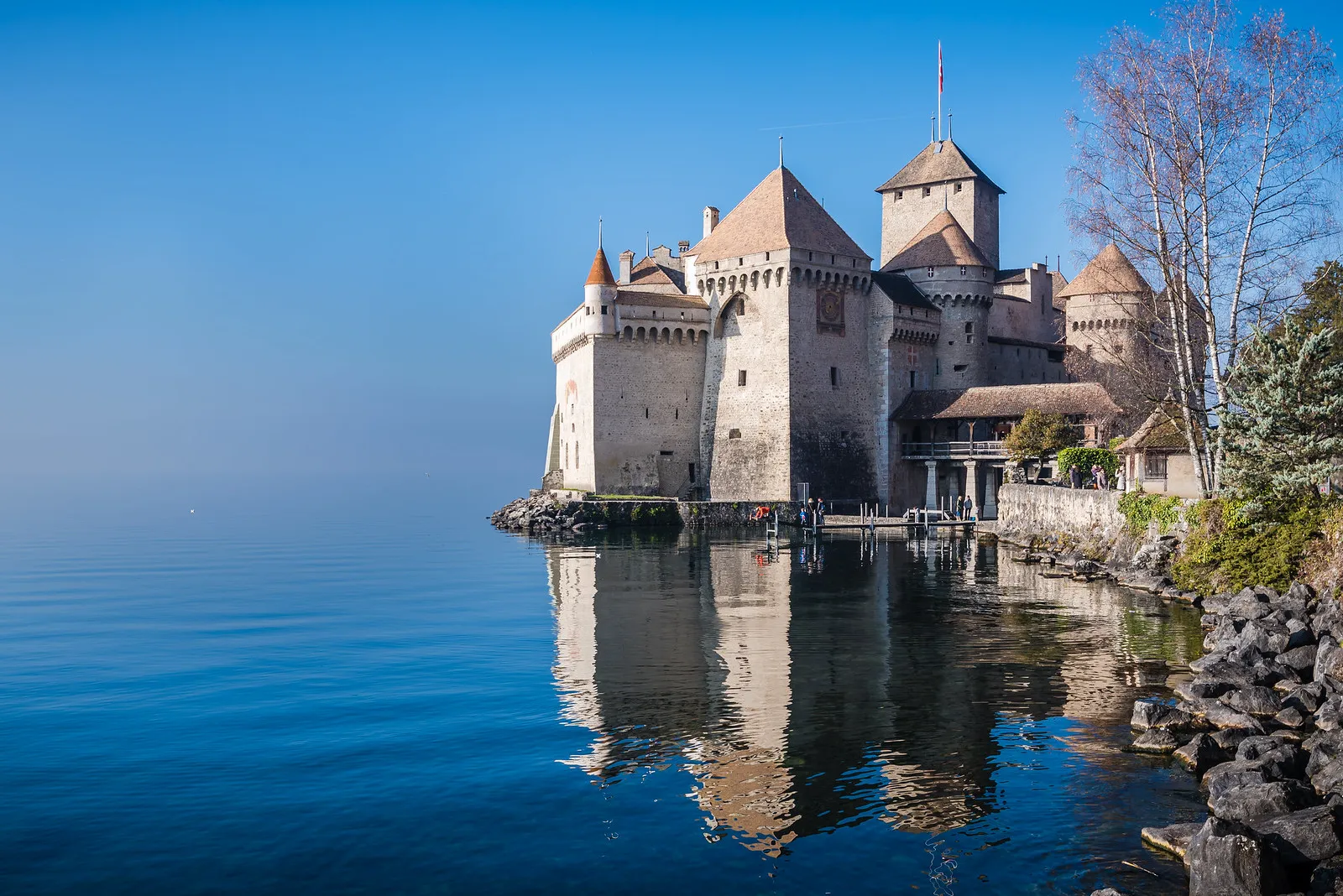 15 vrais endroits qui ont inspiré les films de Disney les vrais endroits inspire les films de disney la petite sirene le chateau de chillon geneve 2 les-vrais-endroits-inspire-les-films-de-disney-la-petite-sirene-le-chateau-de-chillon-geneve-2