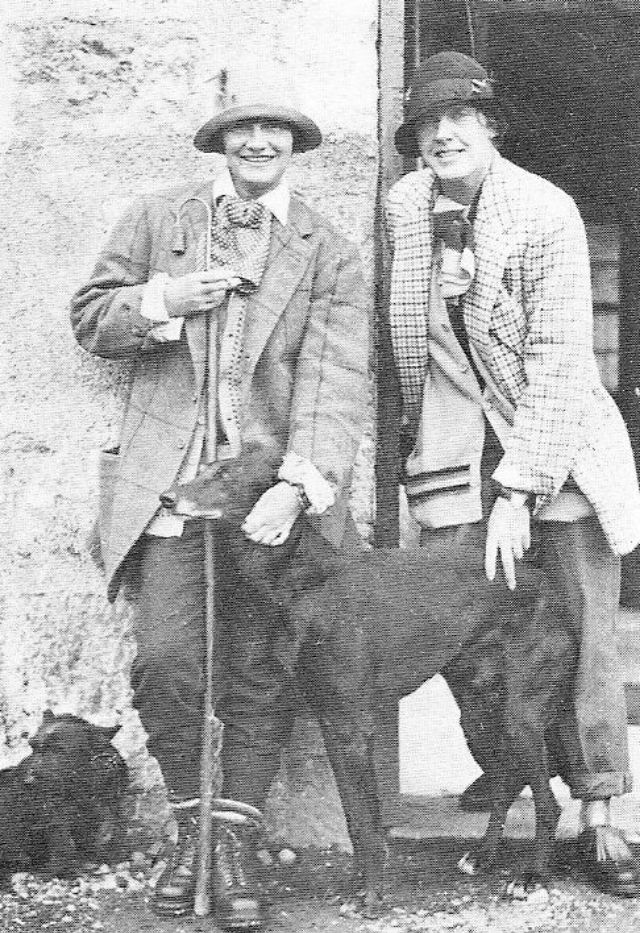 Coco Chanel jeune : 26 photos vintage des années 1910–1920 qui racontent une révolution 26 photos de Coco Chanel jeune dans les annees 1910 1920 12 26-photos-de-Coco-Chanel-jeune-dans-les-annees-1910-1920-12