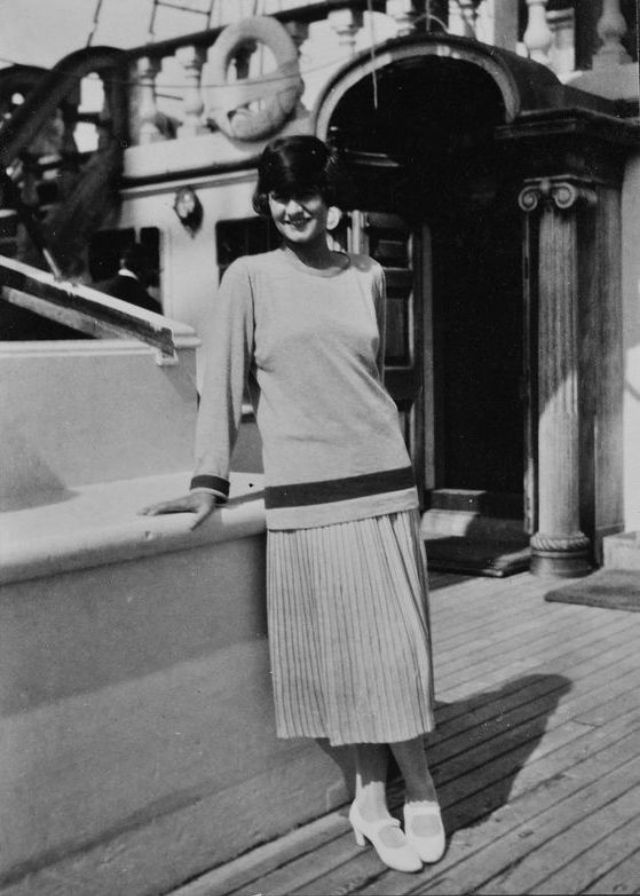 Coco Chanel jeune : 26 photos vintage des années 1910–1920 qui racontent une révolution 26 photos de Coco Chanel jeune dans les annees 1910 1920 15 26-photos-de-Coco-Chanel-jeune-dans-les-annees-1910-1920-15