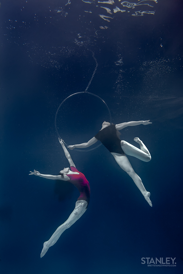 Du cercle aérien (cerceau de cirque) sous-marin par Brett Stanley Du cercle aerien cerceau de cirque sous marin sous l eau lyra par Brett Stanley 4 Du-cercle-aerien-cerceau-de-cirque-sous-marin-sous-l-eau-lyra-par-Brett-Stanley-4