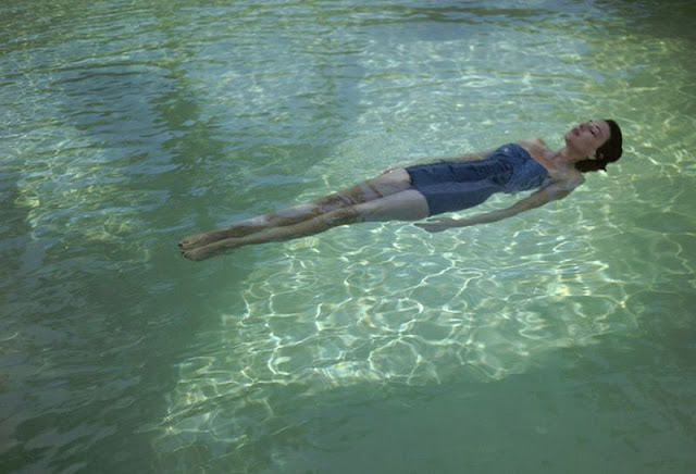 La révolution glamour des maillots de bain pour femmes des années 1940 La revolution glamour des maillots de bain pour femmes des annees 1940 29 La-revolution-glamour-des-maillots-de-bain-pour-femmes-des-annees-1940-29