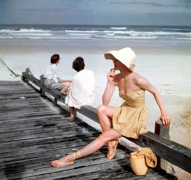 La révolution glamour des maillots de bain pour femmes des années 1940 La revolution glamour des maillots de bain pour femmes des annees 1940 35 La-revolution-glamour-des-maillots-de-bain-pour-femmes-des-annees-1940-35